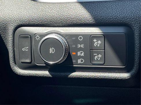 Used 2020 Ford Explorer XLT w/ Equipment Group 202A AWD/4WD image 24