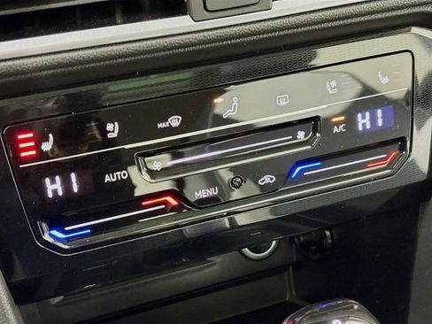 New 2026 Volkswagen Taos SEL AWD/4WD image 17