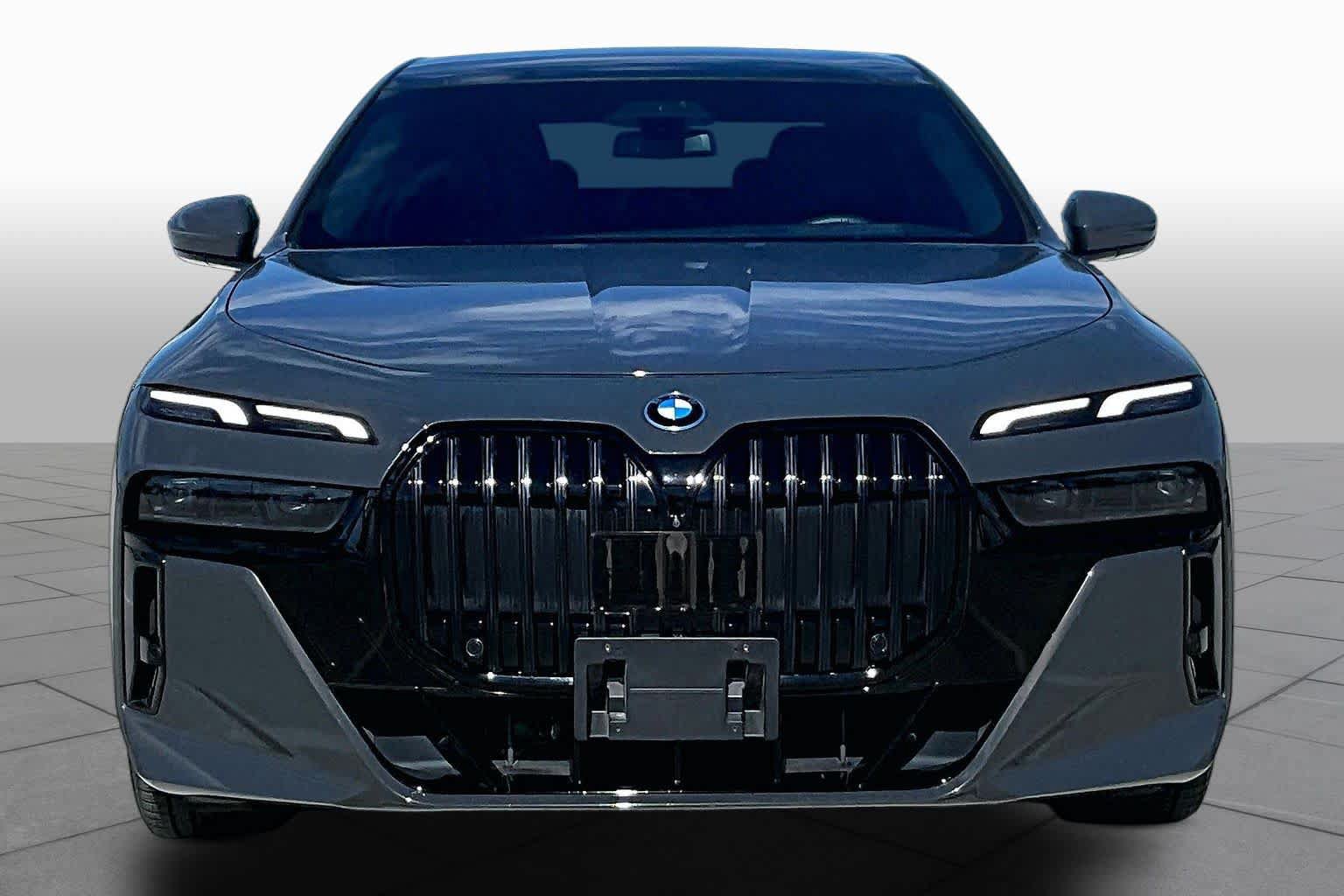 Used 2023 BMW i7 xDrive60 AWD/4WD image 3