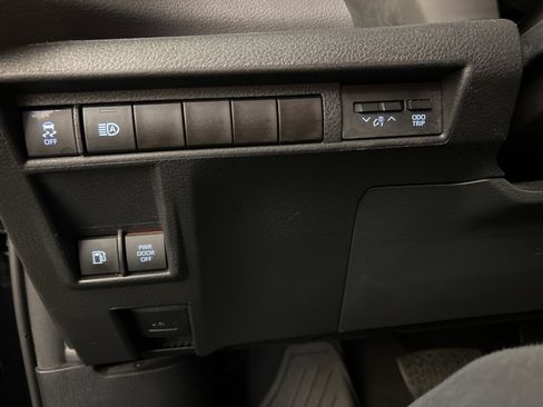 Used 2022 Toyota Sienna XSE image 19