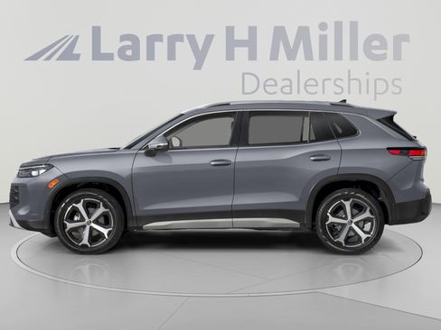 Used 2025 Volkswagen Tiguan SE w/ Panoramic Sunroof Package AWD/4WD image 3