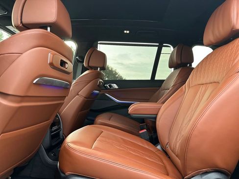 Certified 2025 BMW X7 M60i AWD/4WD image 21