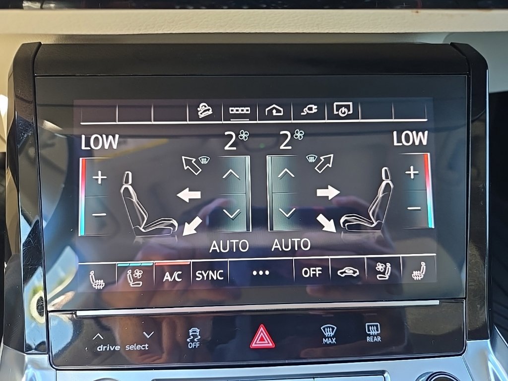 Used 2024 Audi Q8 e-tron Premium Plus w/ Premium Plus Package AWD/4WD image 31