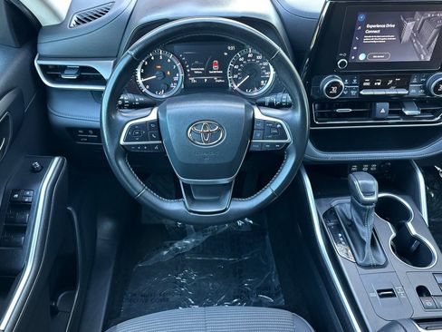 Used 2023 Toyota Highlander LE FWD image 13