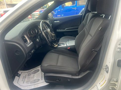 Used 2022 Dodge Charger SXT RWD image 25