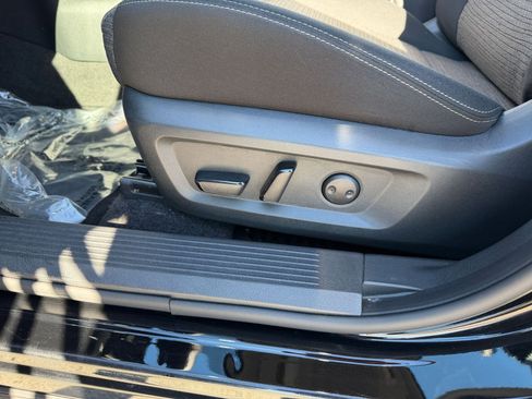 Used 2023 Nissan Rogue SV image 23