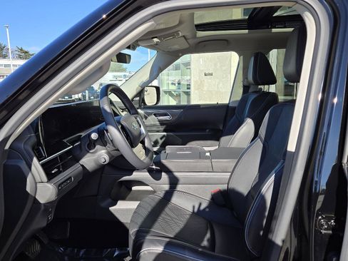 Certified 2025 INFINITI QX80 Luxe image 4