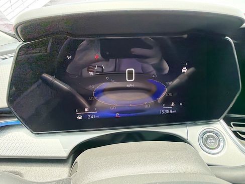 Used 2025 Chevrolet Trax LT w/ LT Convenience Package FWD image 38