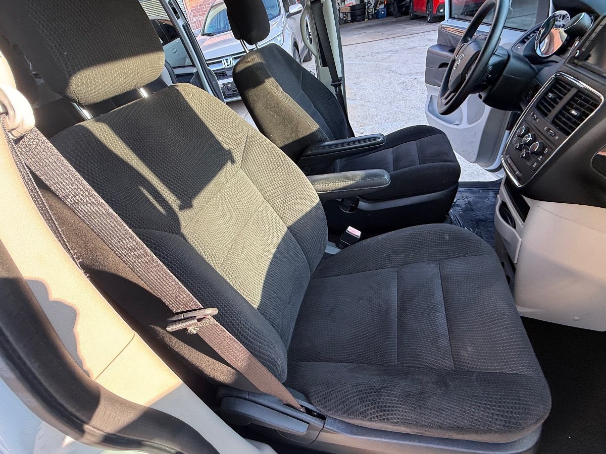 Used 2017 Dodge Grand Caravan SE w/ Power Window Group FWD image 15
