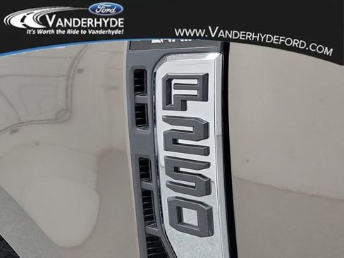 Used 2023 Ford F250 Lariat w/ Chrome Package image 6