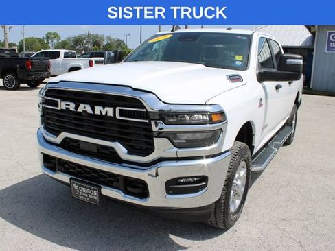 Used 2025 RAM 2500 Big Horn AWD/4WD image 3