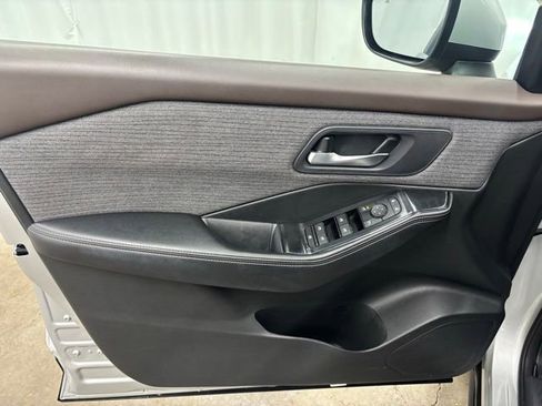 Used 2023 Nissan Rogue SV image 15