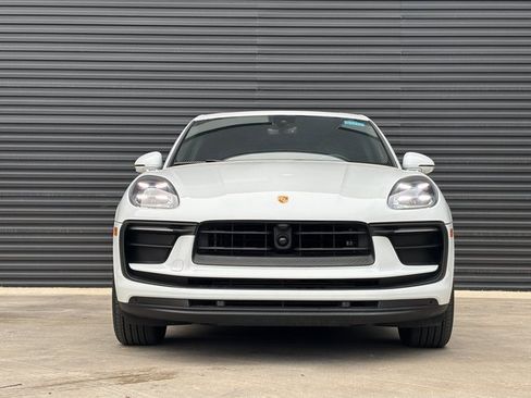 Certified 2025 Porsche Macan image 10