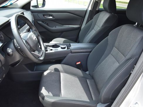 Used 2025 Nissan Rogue SV AWD/4WD image 25