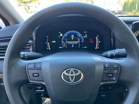 Used 2025 Toyota Camry LE image 27