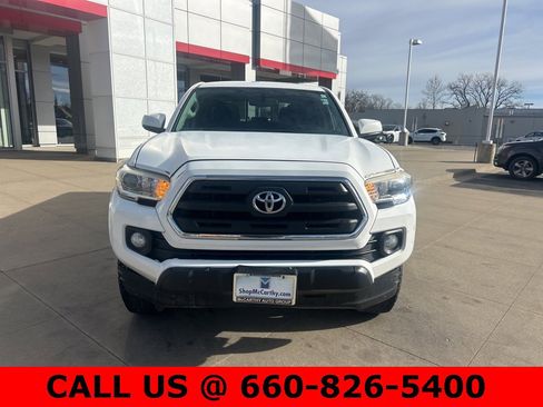 Used 2016 Toyota Tacoma SR5 w/ SR5 Appearance Package (SN) image 3