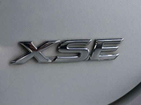 Used 2019 Toyota Camry XSE image 9