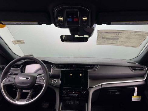 New 2025 Jeep Grand Cherokee L Laredo image 21