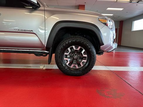 Used 2023 Toyota Tacoma TRD Off-Road w/ TRD Premium Off Road Package AWD/4WD image 30