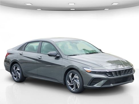 New 2025 Hyundai Elantra SEL image 10