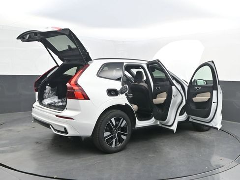New 2026 Volvo XC60 T8 Core w/ Climate Package AWD/4WD image 40