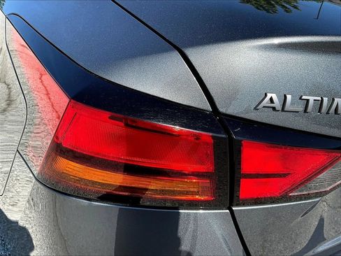 Used 2025 Nissan Altima 2.5 SV FWD image 25
