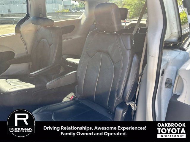 Used 2017 Chrysler Pacifica Touring-L Plus FWD image 8