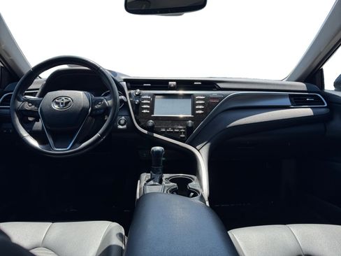 Used 2018 Toyota Camry SE w/ Convenience Package FWD image 12