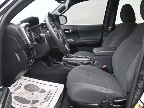 Used 2017 Toyota Tacoma TRD Sport w/ Tow Package (A/T) AWD/4WD image 14