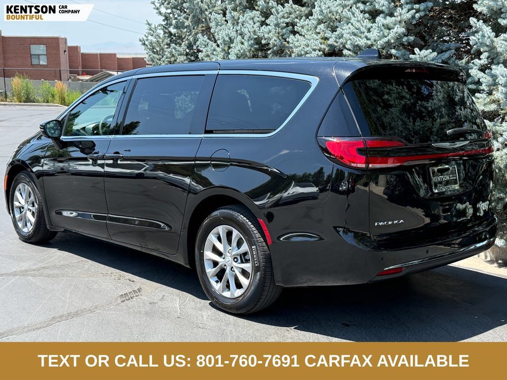 Used 2026 Chrysler Pacifica Limited FWD image 6
