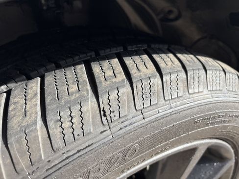 Used 2017 Ford Explorer XLT w/ Equipment Group 202A image 12