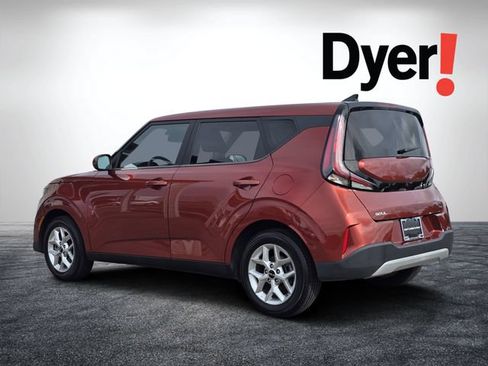 Certified 2023 Kia Soul LX w/ LX Technology Package FWD image 6