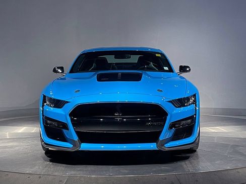 Used 2022 Ford Mustang Shelby GT500 w/ Technology Package RWD image 3