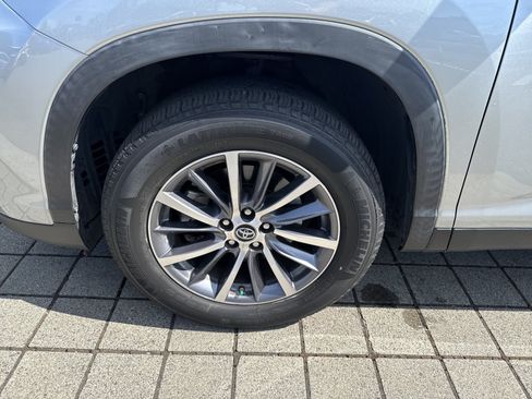 Used 2019 Toyota Highlander XLE FWD image 10