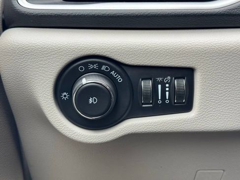Used 2022 Chrysler Pacifica Touring-L FWD image 29
