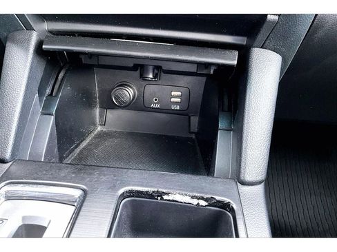 Used 2017 Subaru Outback 2.5i Premium image 14