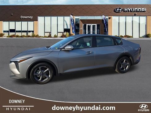 Used 2025 Kia K4 FWD image 2