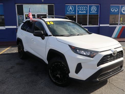 Used 2020 Toyota RAV4 LE AWD/4WD image 2