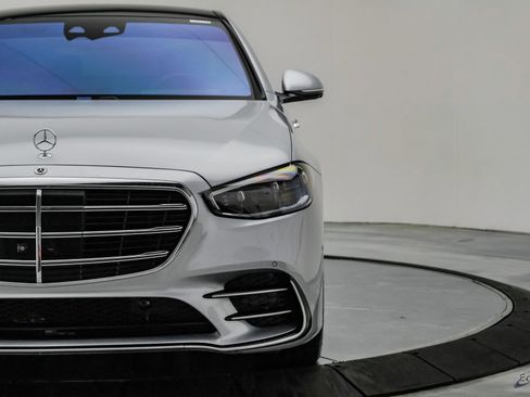 Used 2022 Mercedes-Benz S 580 4MATIC Sedan w/ AMG Line Package image 37