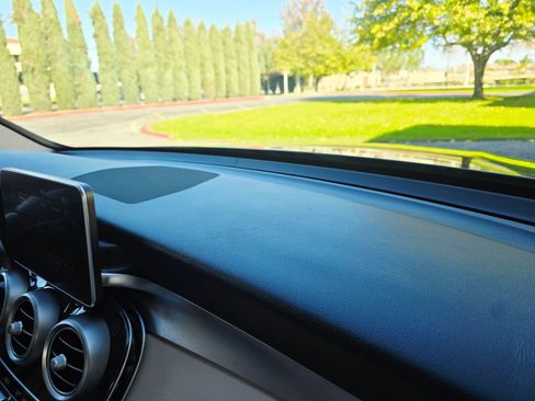 Used 2017 Mercedes-Benz GLC 300 4MATIC image 28