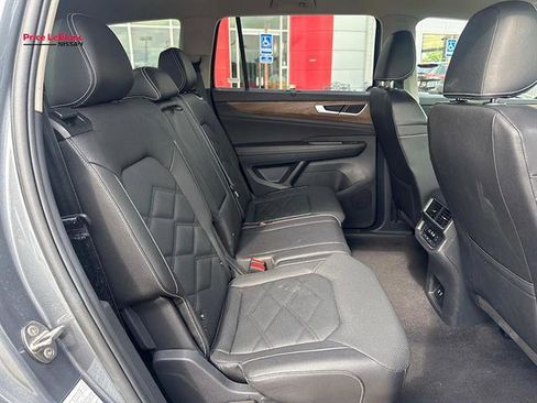 Used 2025 Volkswagen Atlas SE FWD image 9