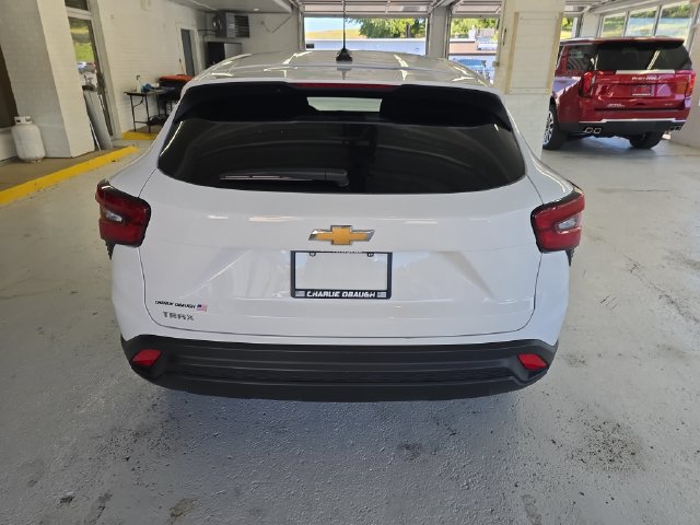 Used 2025 Chevrolet Trax LS FWD image 4