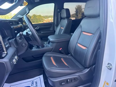 Used 2025 GMC Sierra 1500 AT4 w/ AT4 Premium Package AWD/4WD image 10