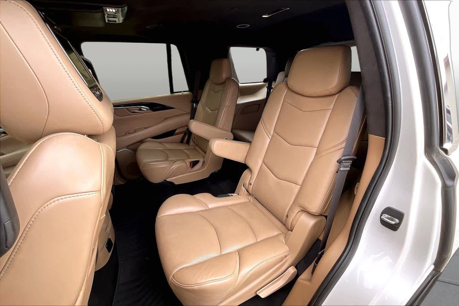 Used 2019 Cadillac Escalade Platinum RWD image 25