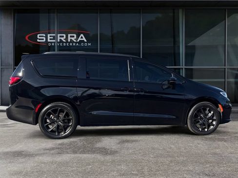 Used 2024 Chrysler Pacifica Limited w/ S Appearance Package AWD/4WD image 6