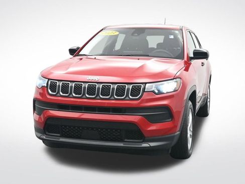 Used 2023 Jeep Compass Sport image 2