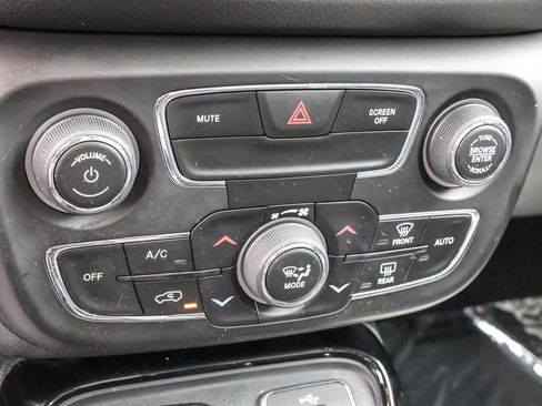 Used 2018 Jeep Compass Limited image 24