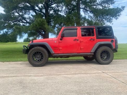 Used 2013 Jeep Wrangler Unlimited Sport AWD/4WD image 5