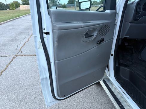 Used 2003 Ford E-350 and Econoline 350 Super Duty image 11