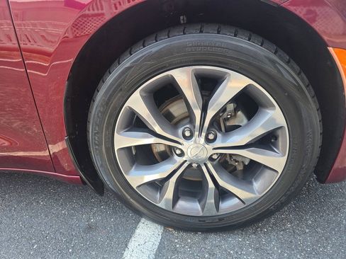 Used 2017 Chrysler Pacifica Limited w/ Tire & Wheel Group FWD image 11